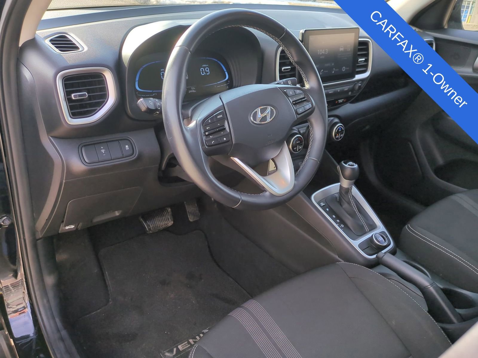 Used 2023 Hyundai Venue SEL image 2