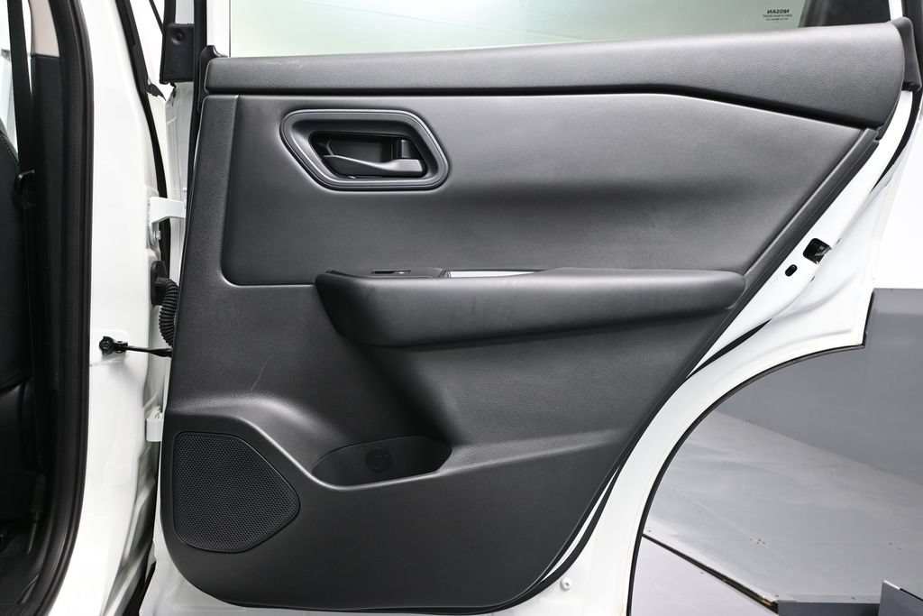 Used 2024 Nissan Rogue S AWD/4WD image 35