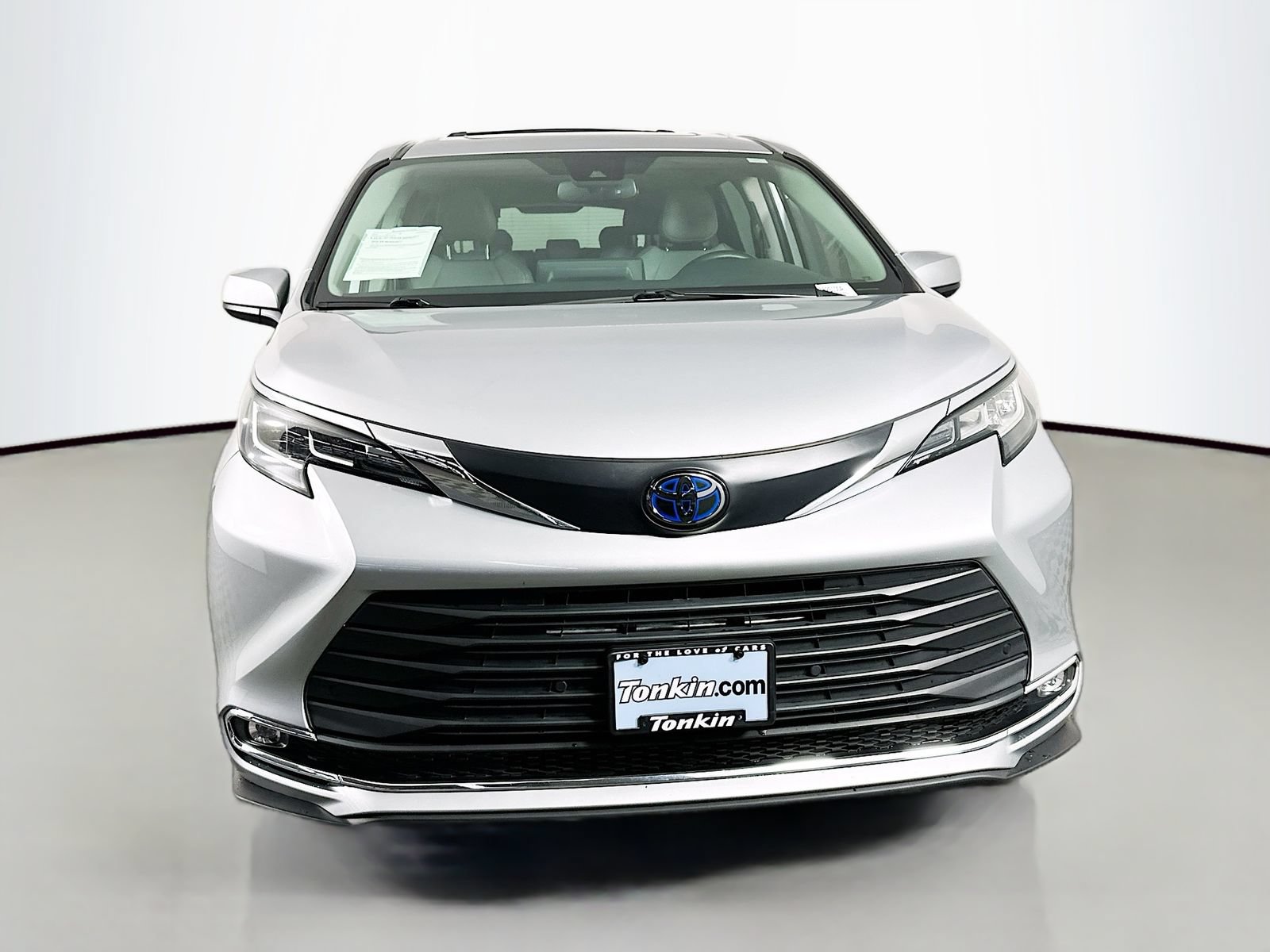 Certified 2021 Toyota Sienna XLE AWD/4WD image 2