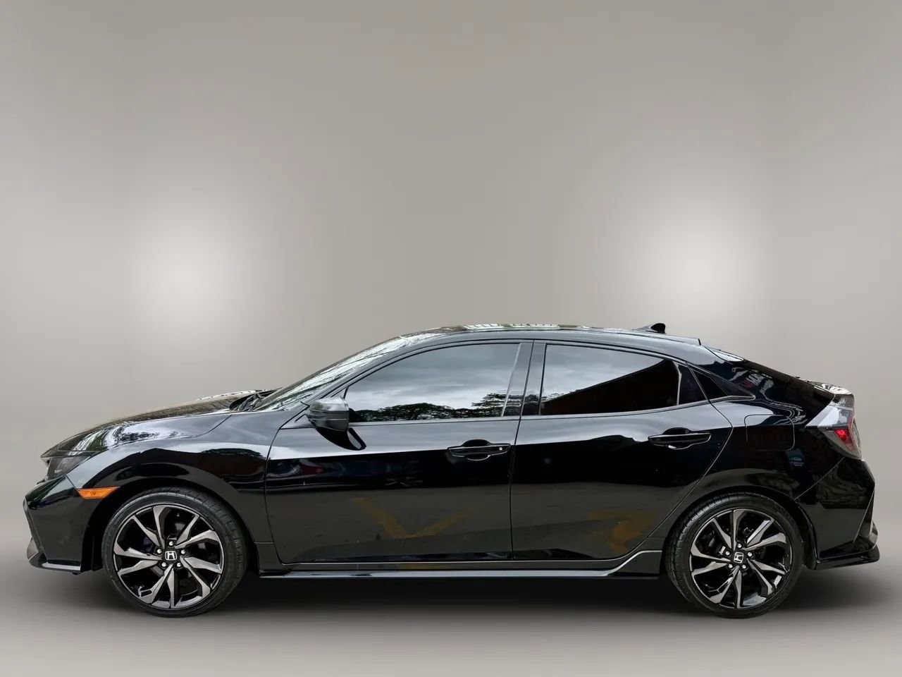 Used 2018 Honda Civic Sport image 2