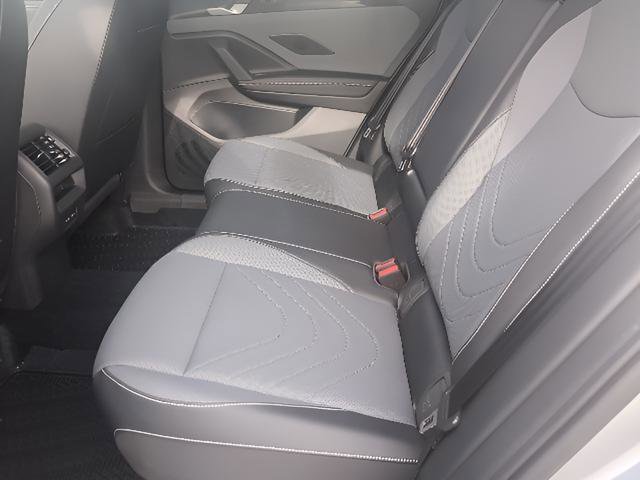 New 2025 Volkswagen Tiguan SE image 18