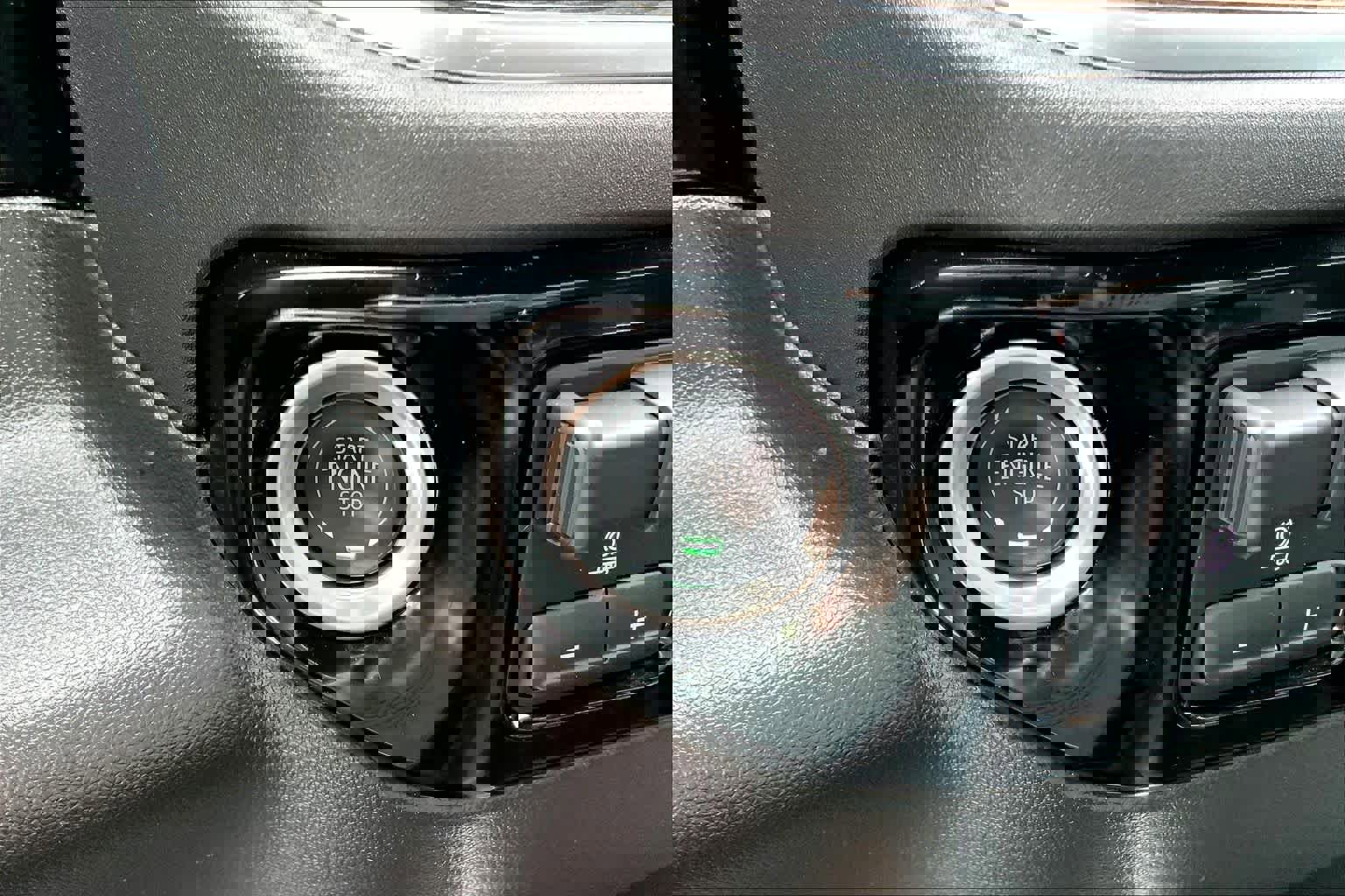 Used 2024 Chevrolet Silverado 1500 LT Trail Boss w/ Convenience Package II AWD/4WD image 31