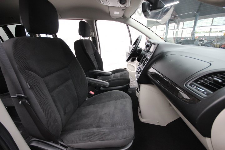Used 2019 Dodge Grand Caravan SE w/ UConnect Hands-Free Group image 23
