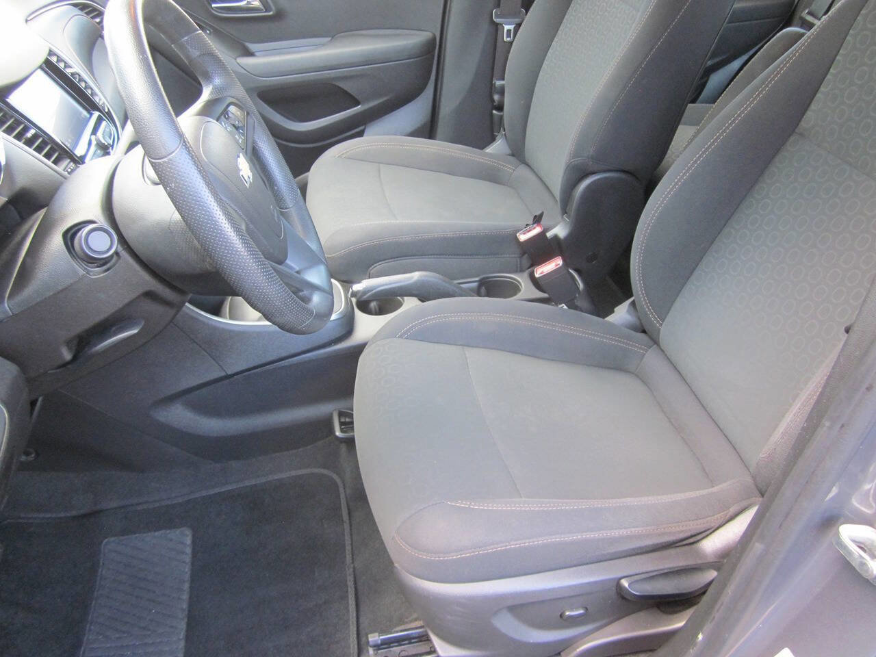 Used 2020 Chevrolet Trax LS image 17