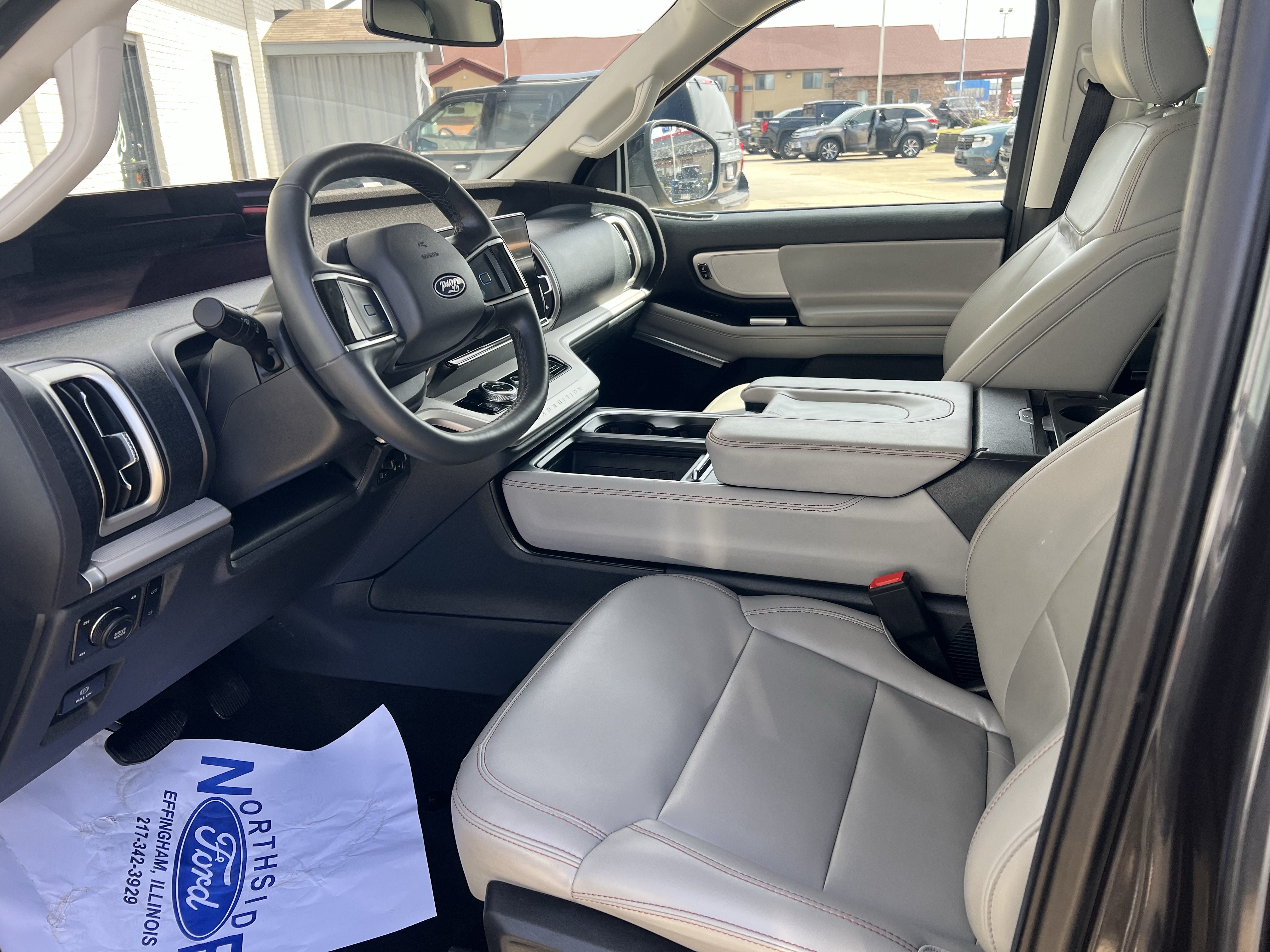 Used 2025 Ford Expedition Active AWD/4WD image 12
