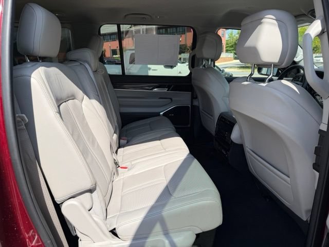 Used 2022 Jeep Wagoneer Series II AWD/4WD image 22