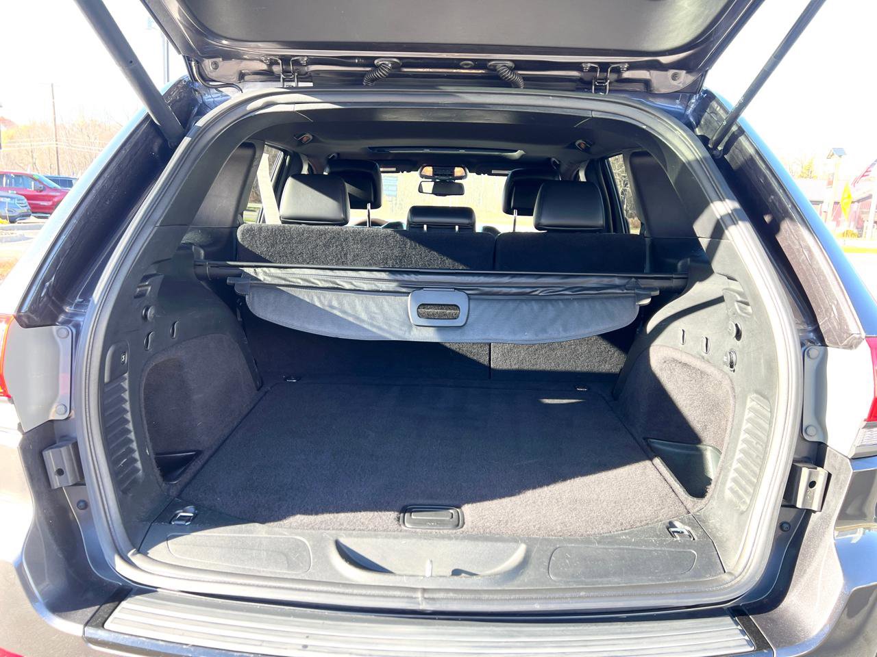 Used 2015 Jeep Grand Cherokee Altitude image 38