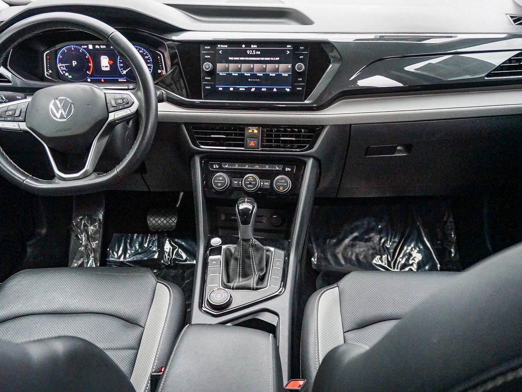 Used 2022 Volkswagen Taos SEL image 15