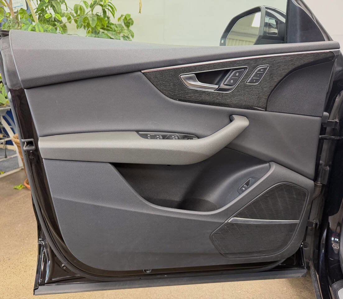 Used 2019 Audi Q8 Premium Plus w/ Premium Plus image 41