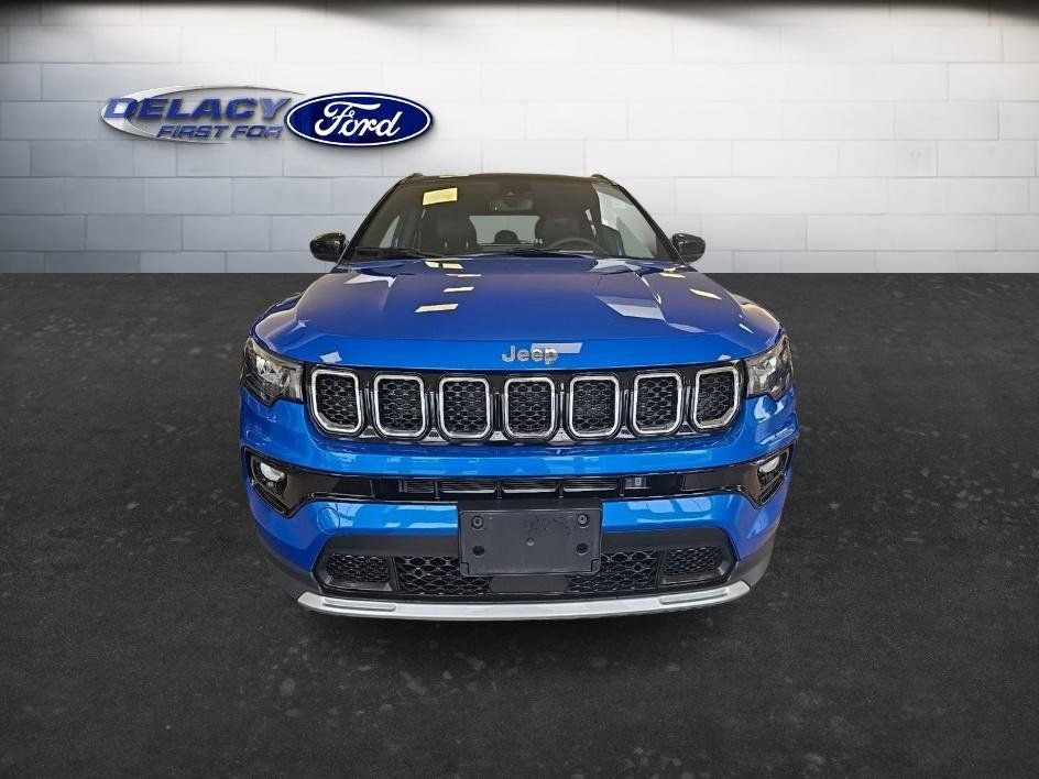 Used 2024 Jeep Compass Limited image 11