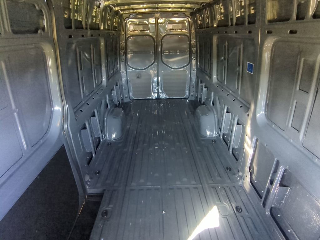 Used 2025 Mercedes-Benz Sprinter 2500 image 5