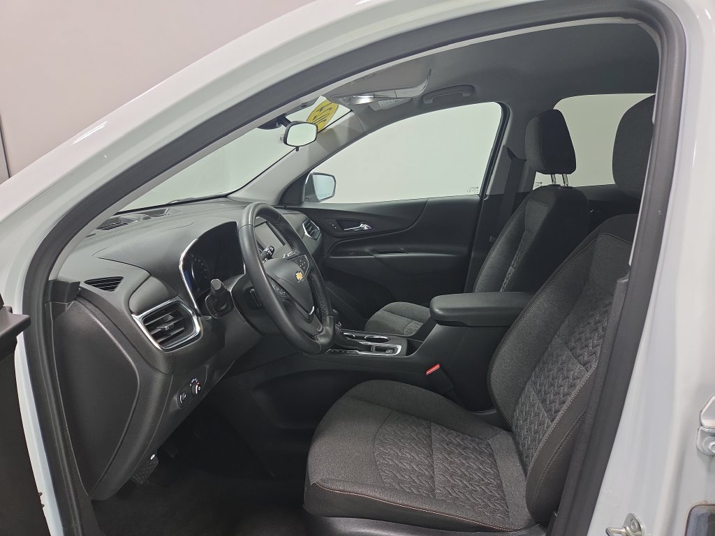 Used 2024 Chevrolet Equinox LT AWD/4WD image 2