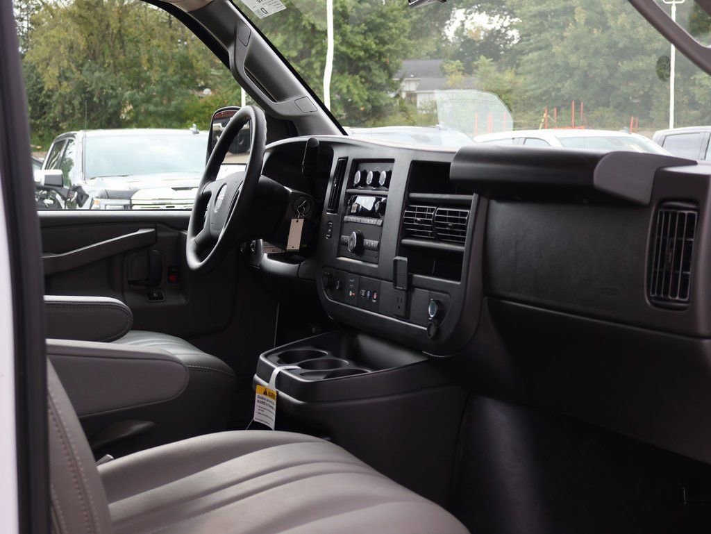 New 2025 GMC Savana 2500 w/ Enhanced Convenience Package RWD image 30