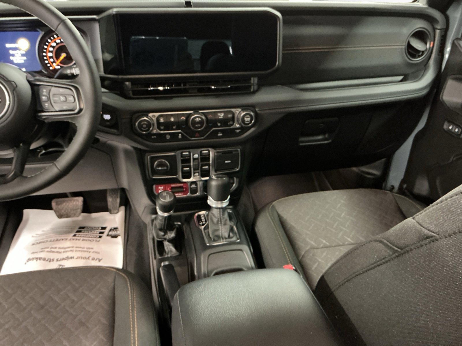 Used 2025 Jeep Gladiator Mojave w/ Convenience Group image 11