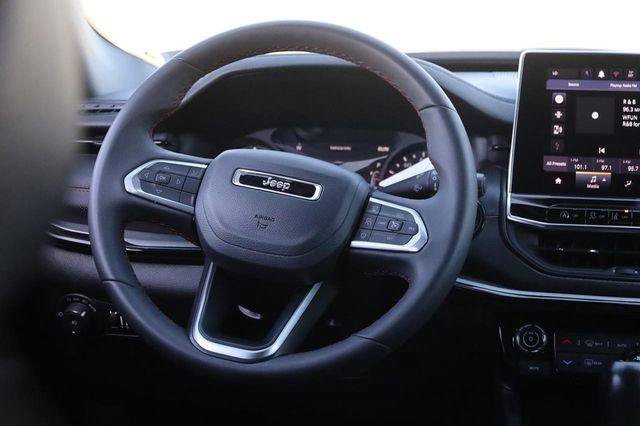 Used 2025 Jeep Compass Trailhawk AWD/4WD image 23