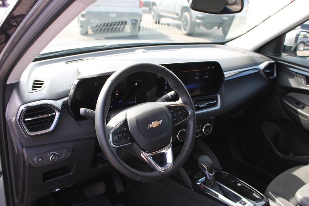Used 2025 Chevrolet TrailBlazer LT w/ Convenience Package FWD image 24