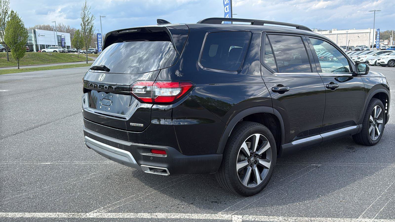 Used 2025 Honda Pilot Touring image 5