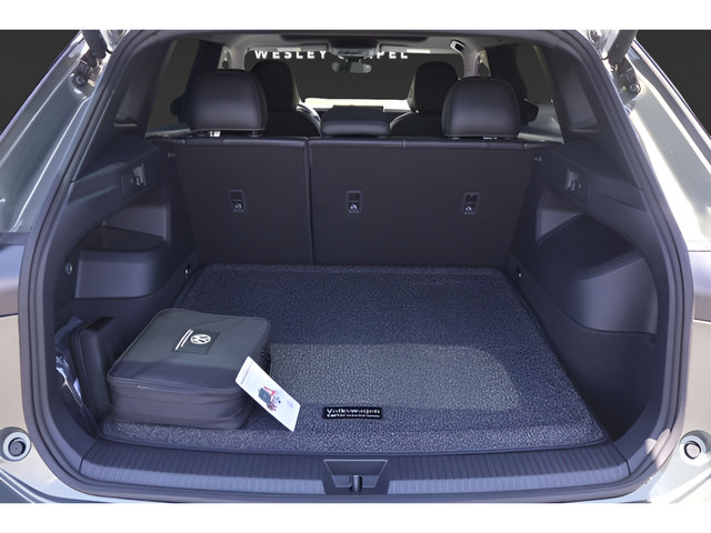 Used 2026 Volkswagen Tiguan SE R-Line FWD image 18