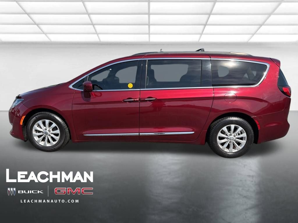 Used 2017 Chrysler Pacifica Touring-L image 7