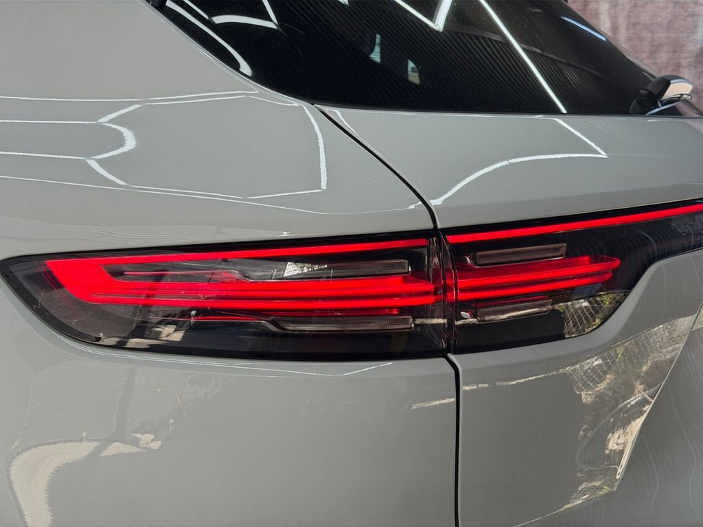 Used 2022 Porsche Cayenne Platinum Edition AWD/4WD image 34