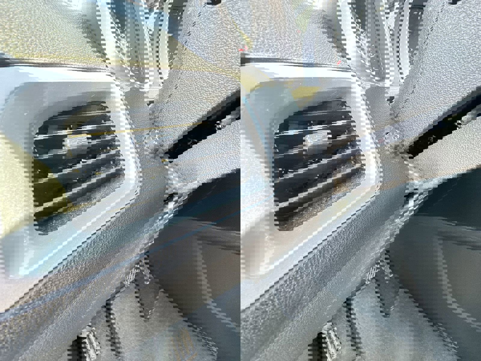 Used 2010 Chevrolet Equinox LT image 15