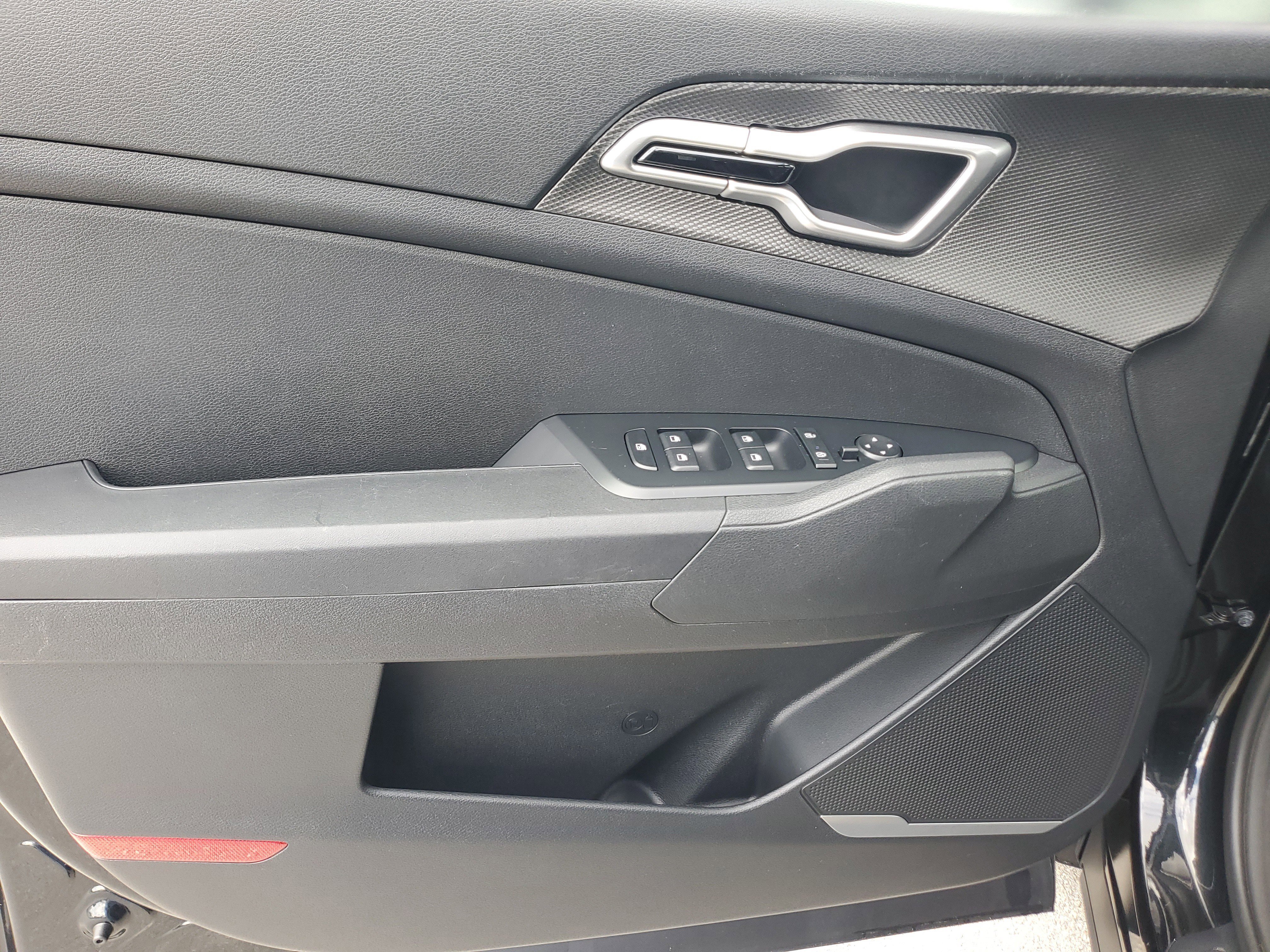 Used 2025 Kia Sportage LX image 26