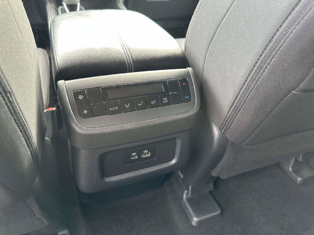 Used 2025 Nissan Pathfinder SV AWD/4WD image 10