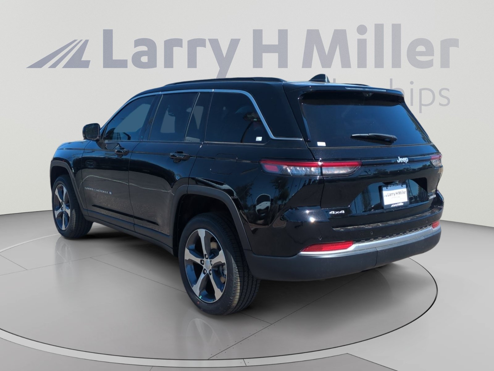 New 2026 Jeep Grand Cherokee Limited w/ Luxury Tech Group II AWD/4WD image 3