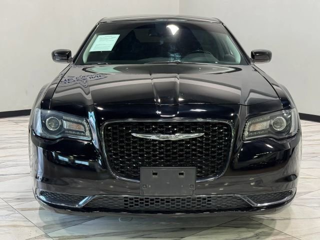 Used 2019 Chrysler 300 Touring w/ Sport Appearance Package RWD image 3