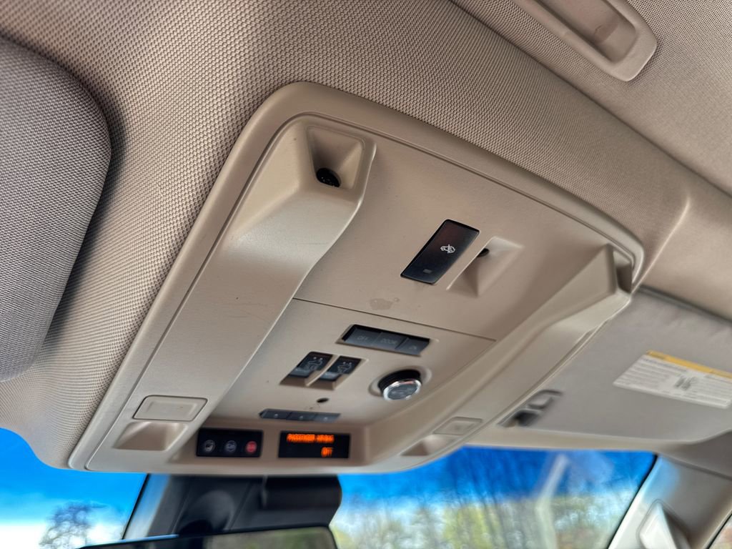 Used 2018 Cadillac Escalade ESV Premium Luxury image 31