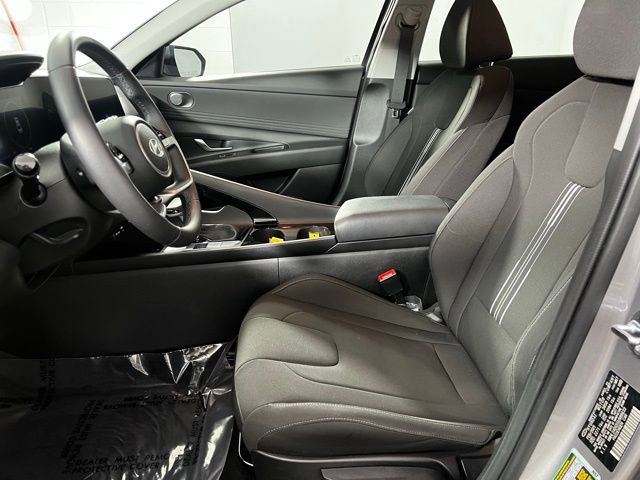 Used 2025 Hyundai Elantra SEL image 9