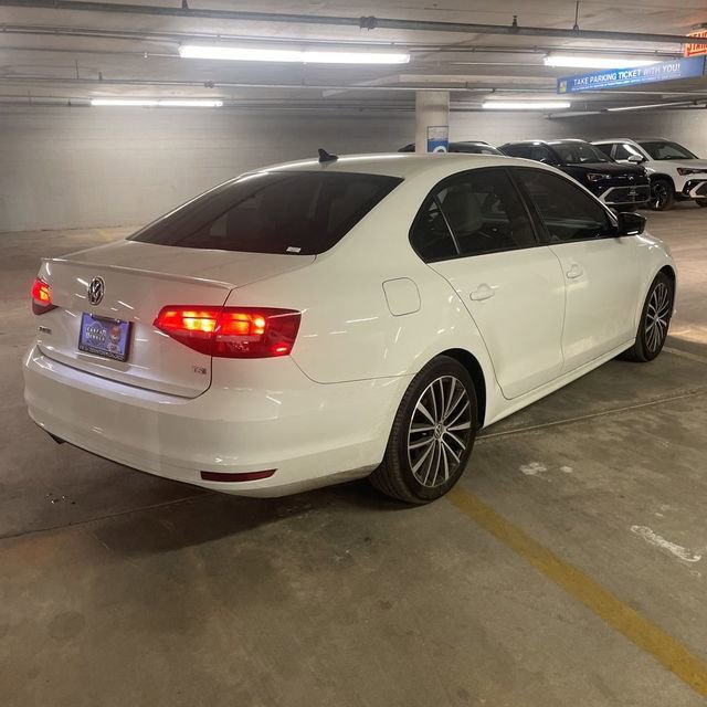 Used 2017 Volkswagen Jetta Sport image 5