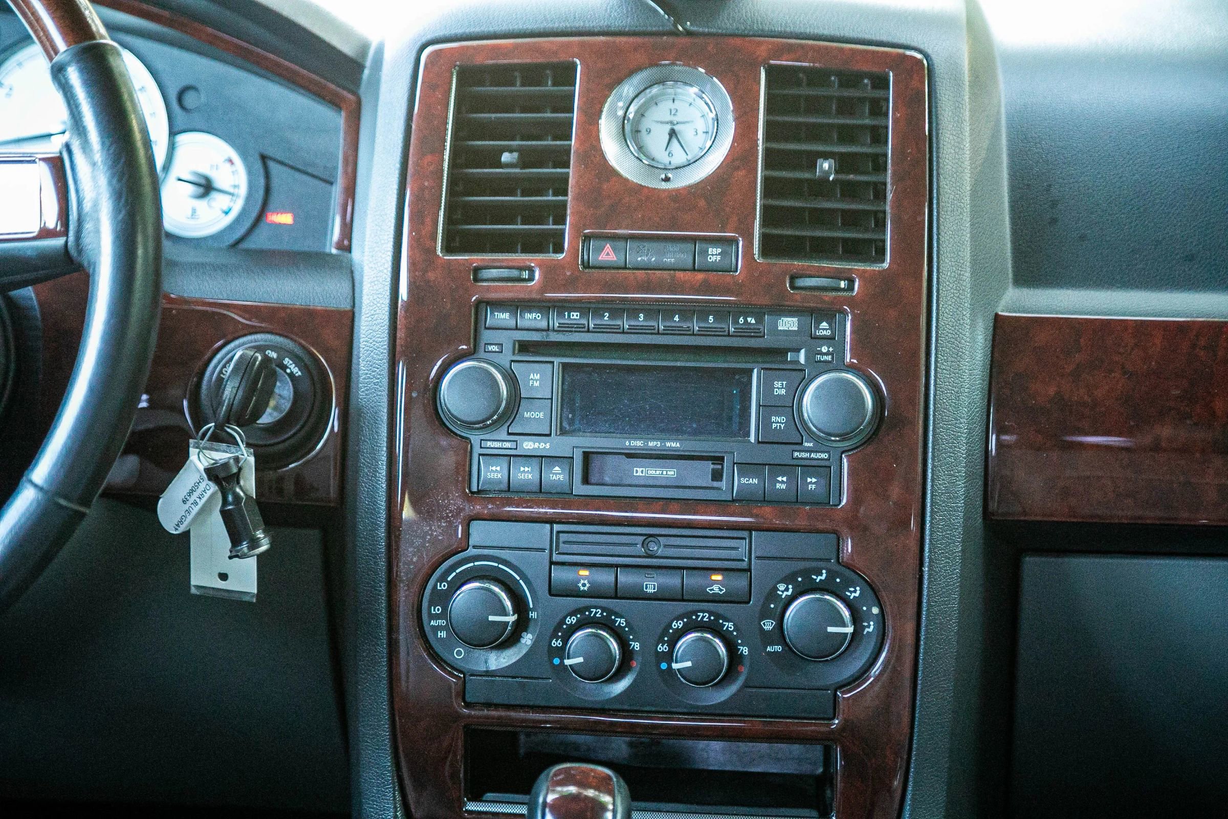 Used 2005 Chrysler 300 Touring RWD image 23