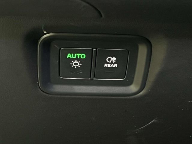 Certified 2025 Porsche Cayenne Coupe AWD/4WD image 38