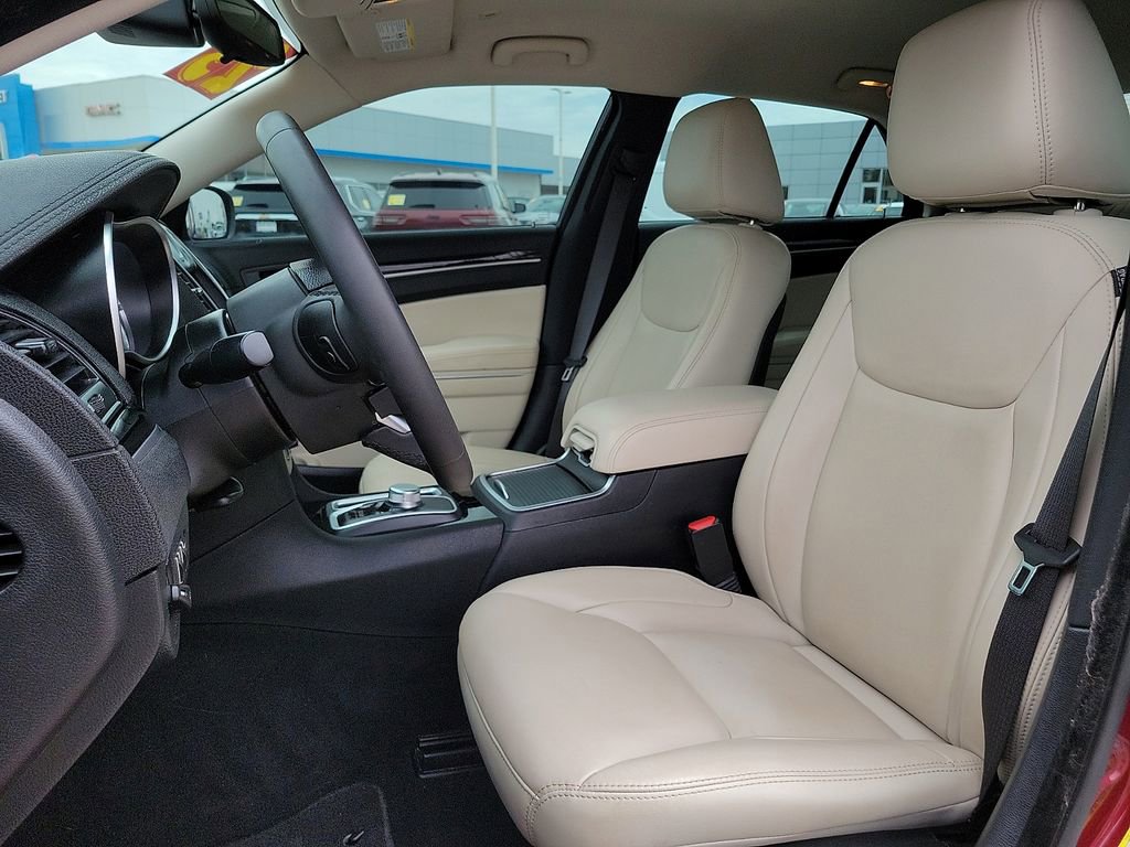 Used 2023 Chrysler 300 Touring L w/ Safetytec Plus Group RWD image 19