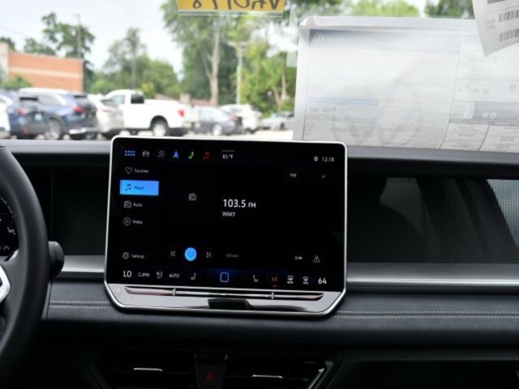 New 2025 Volkswagen Tiguan SE AWD/4WD image 24