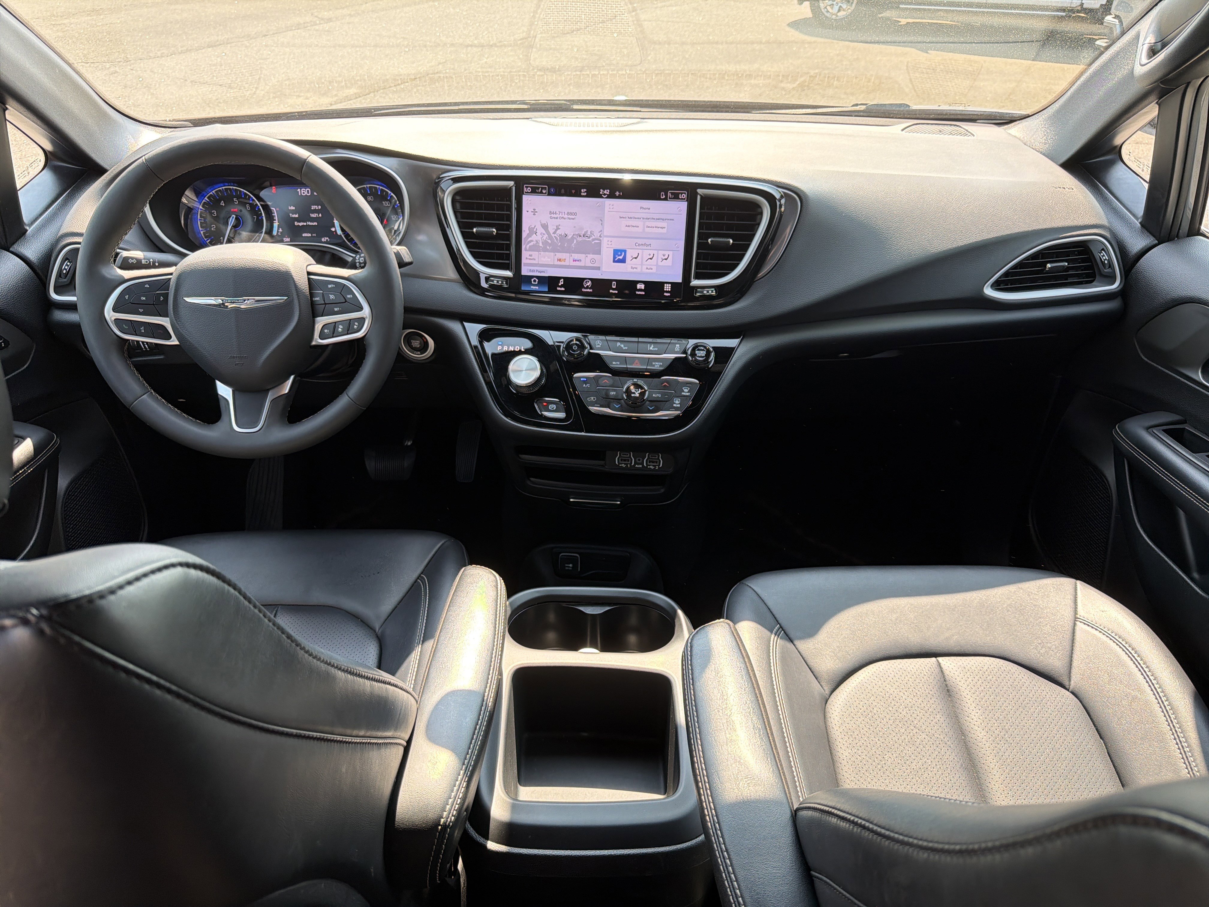 Used 2025 Chrysler Pacifica Select image 4