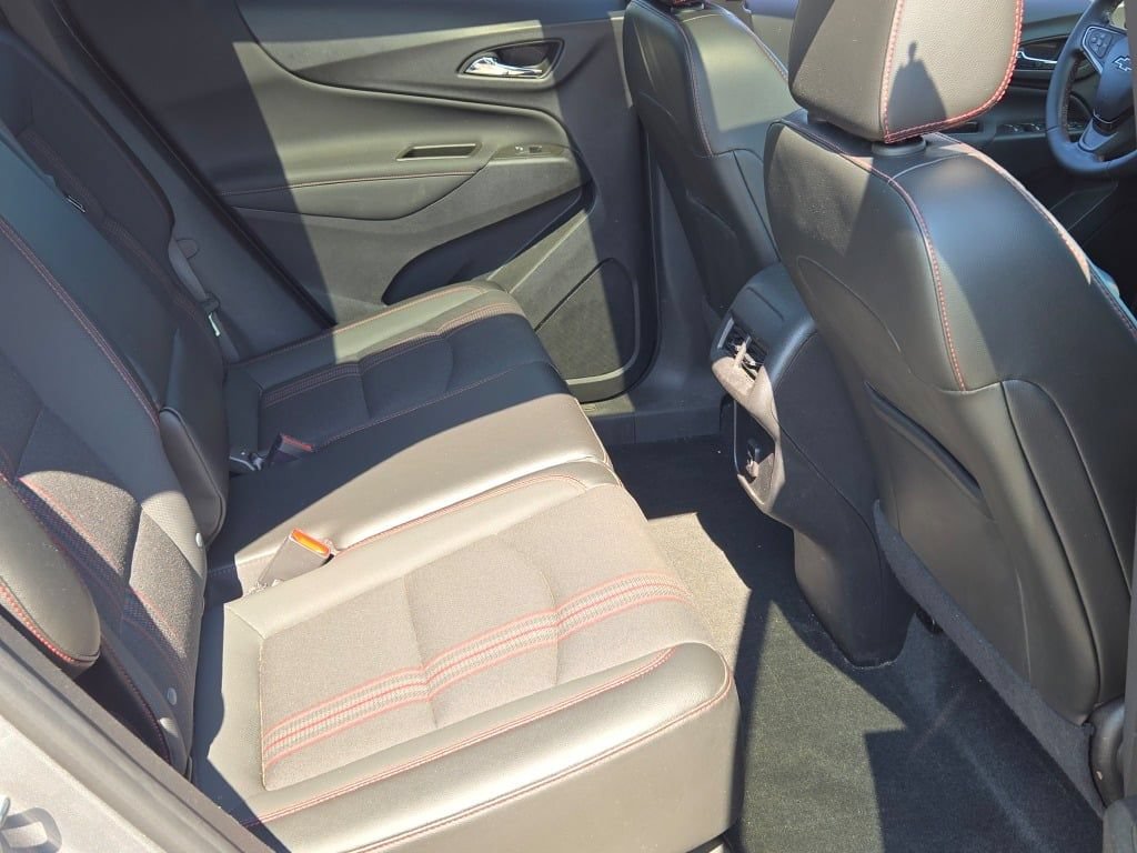Used 2023 Chevrolet Equinox RS w/ LPO, Floor Liner Package FWD image 7
