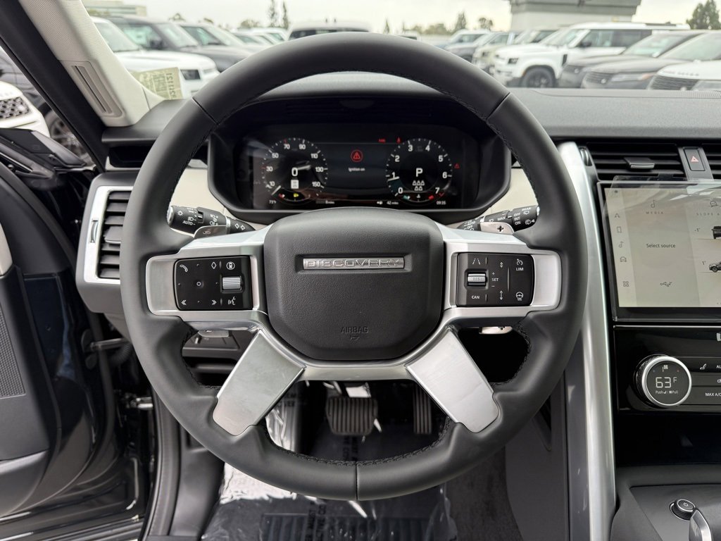 New 2025 Land Rover Discovery S image 15
