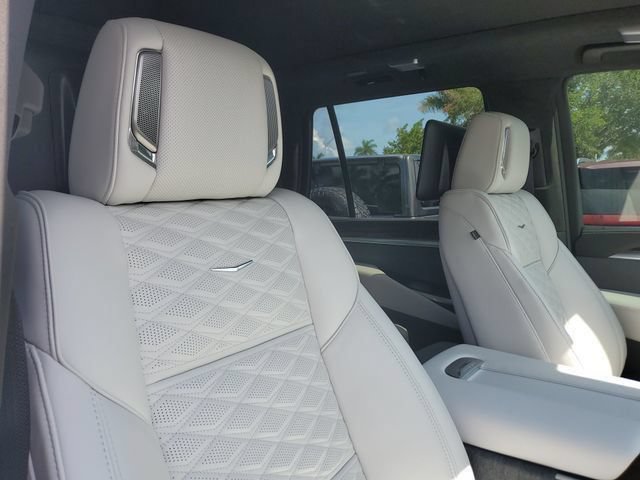 Certified 2026 Cadillac Escalade Platinum Sport w/ LPO, ONYX Package AWD/4WD image 24