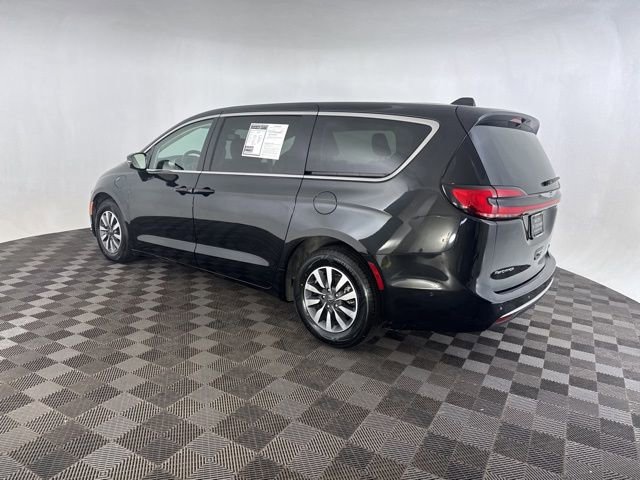 Used 2022 Chrysler Pacifica Touring-L w/ Uconnect Theater Family Group image 7