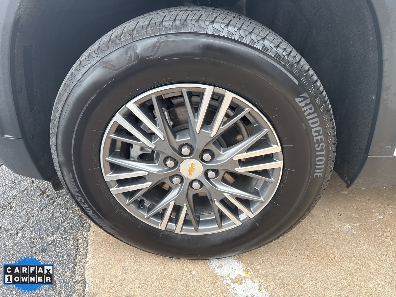 Used 2025 Chevrolet Traverse LT image 9