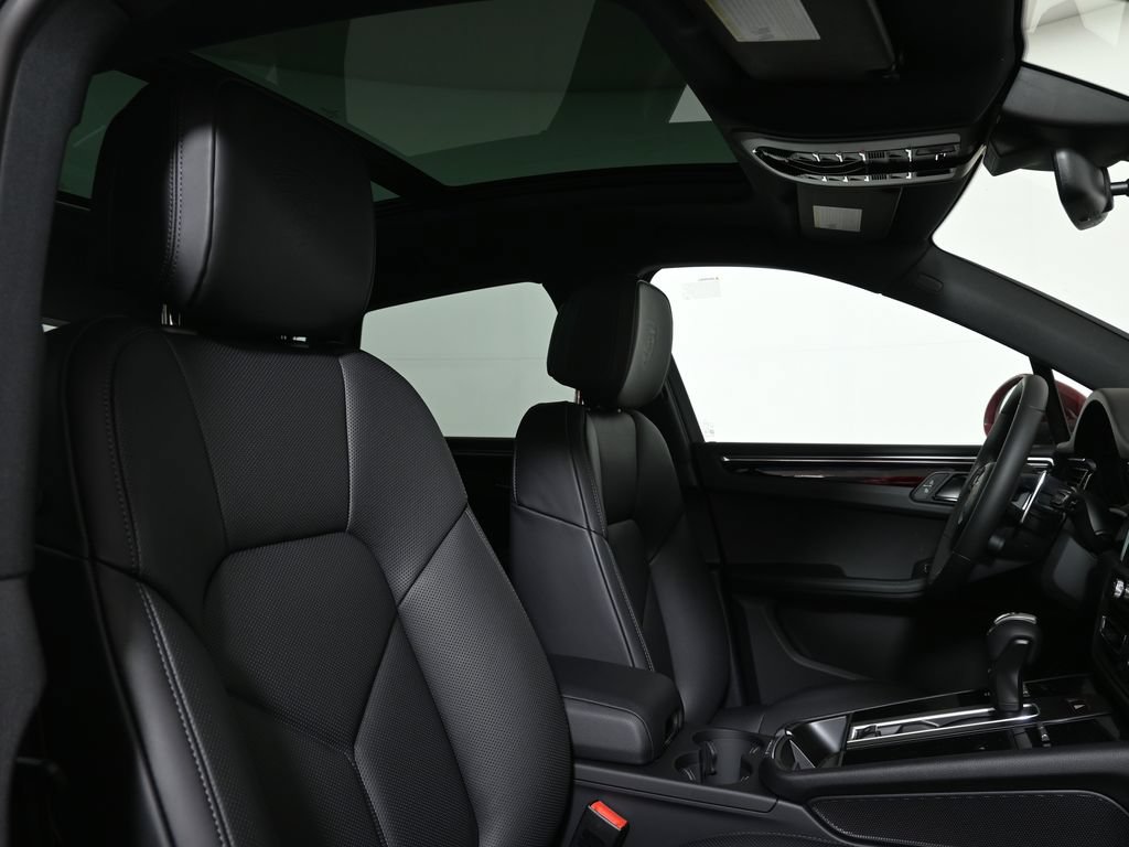 Used 2026 Porsche Macan AWD/4WD image 39