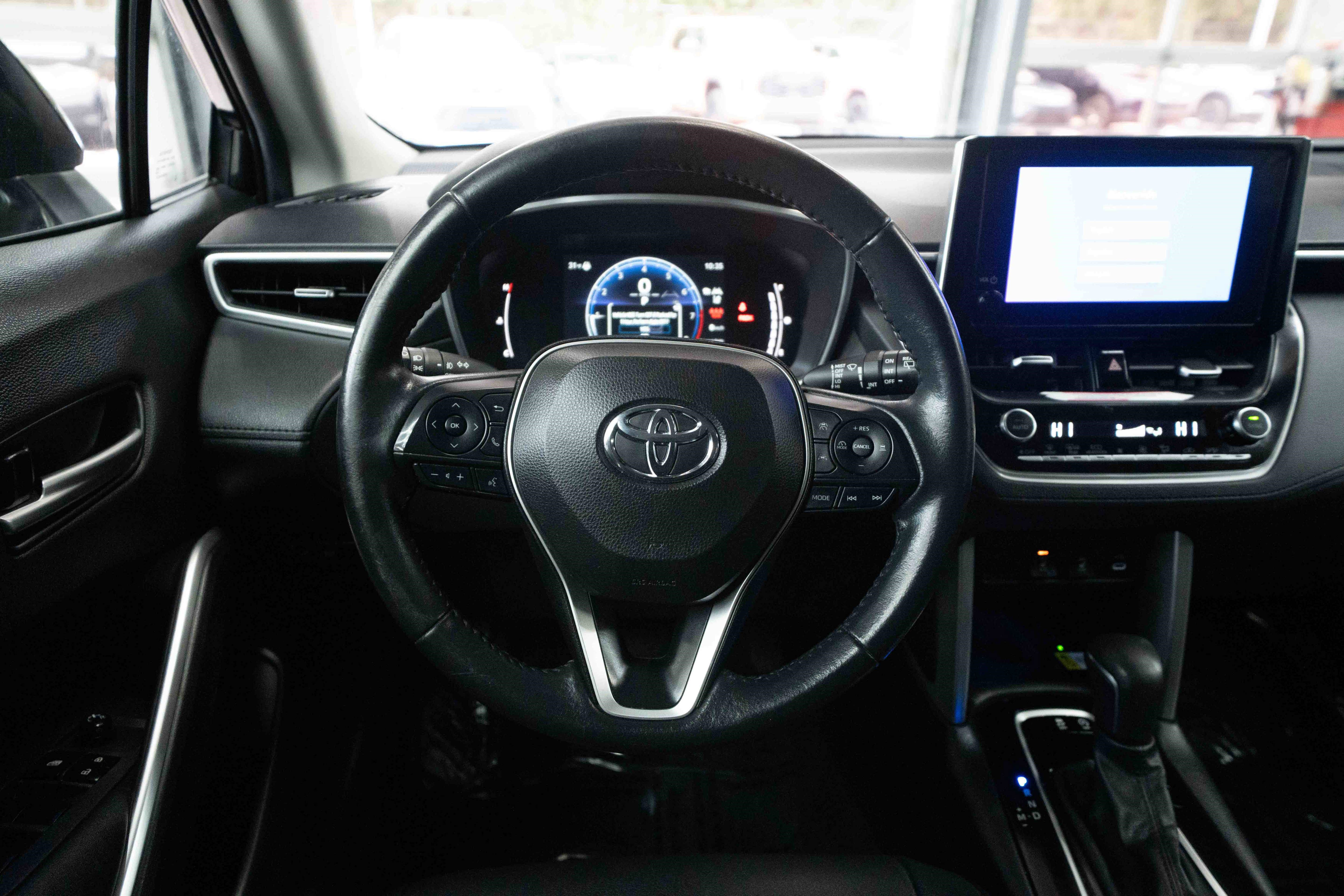 Used 2023 Toyota Corolla Cross XLE image 21