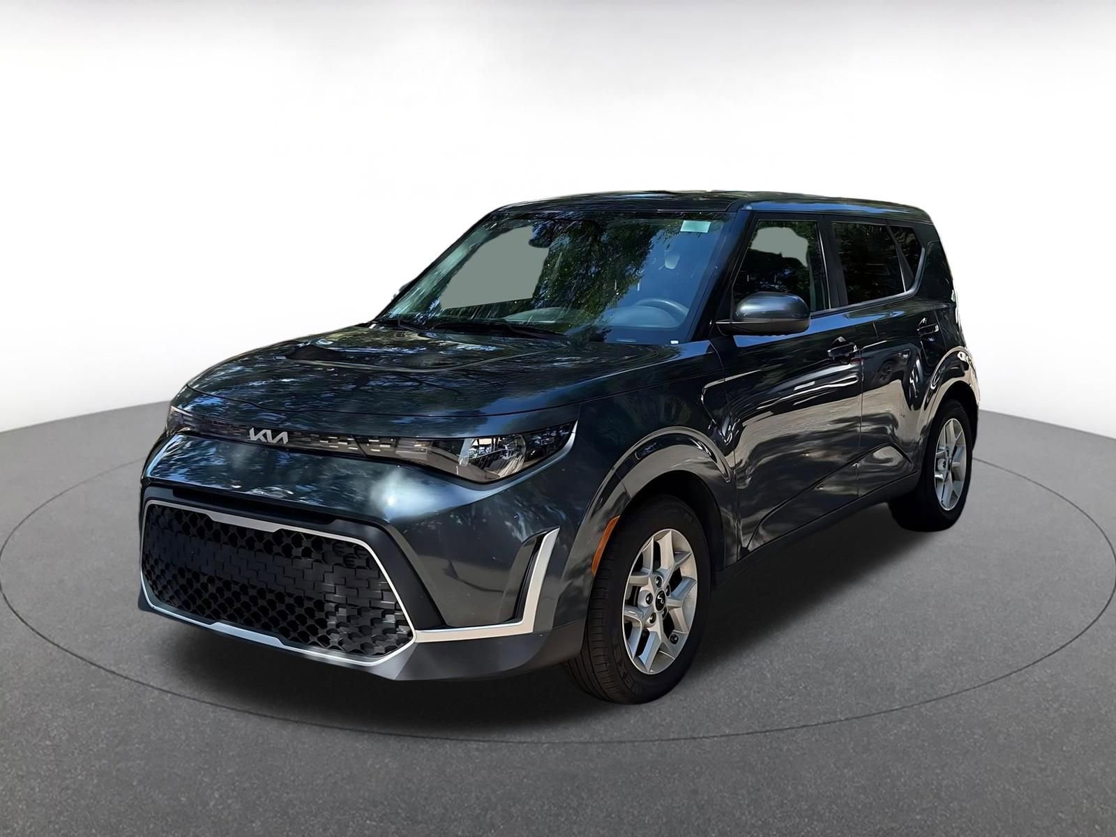 Used 2025 Kia Soul LX w/ LX Technology Package FWD image 3