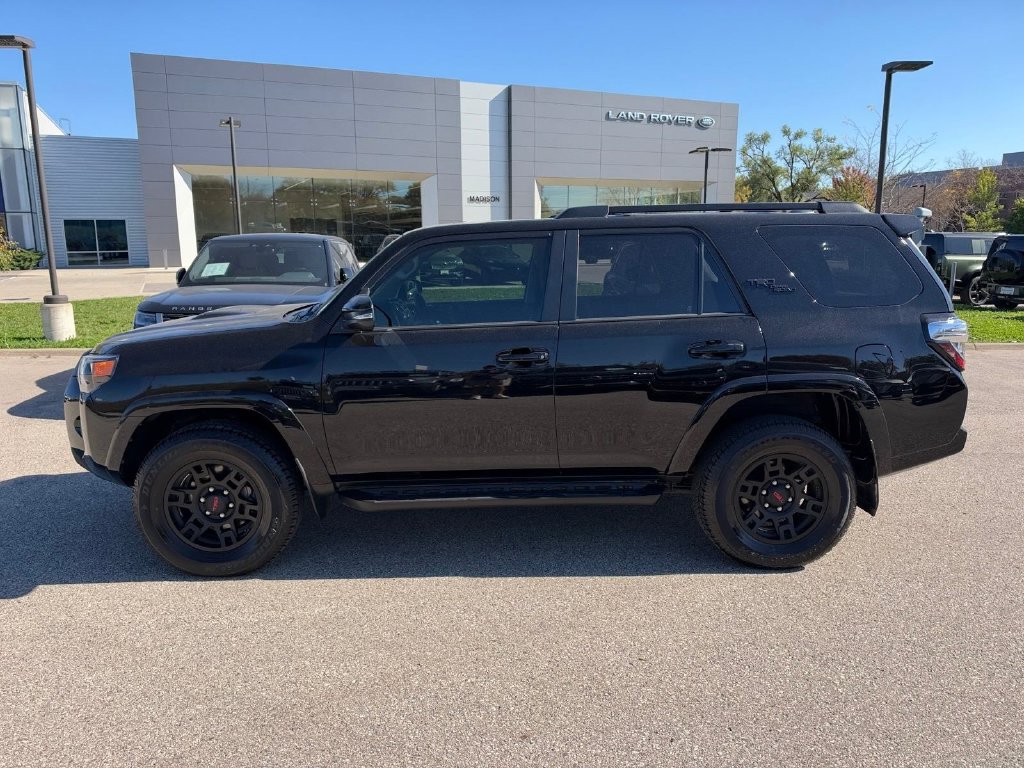 Used 2018 Toyota 4Runner TRD Off-Road Premium AWD/4WD image 2