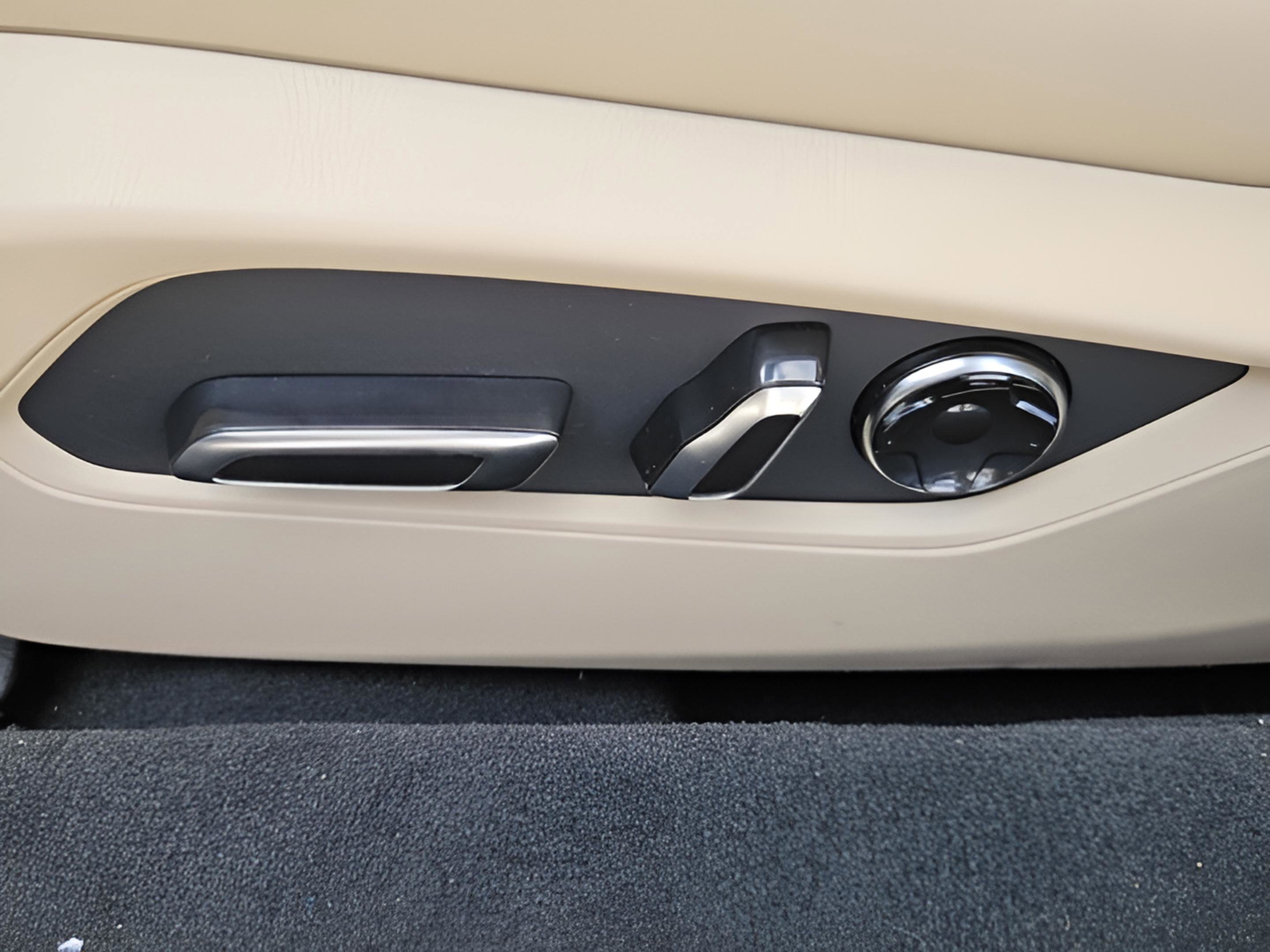 New 2025 Acura TLX w/ Technology Package FWD image 10