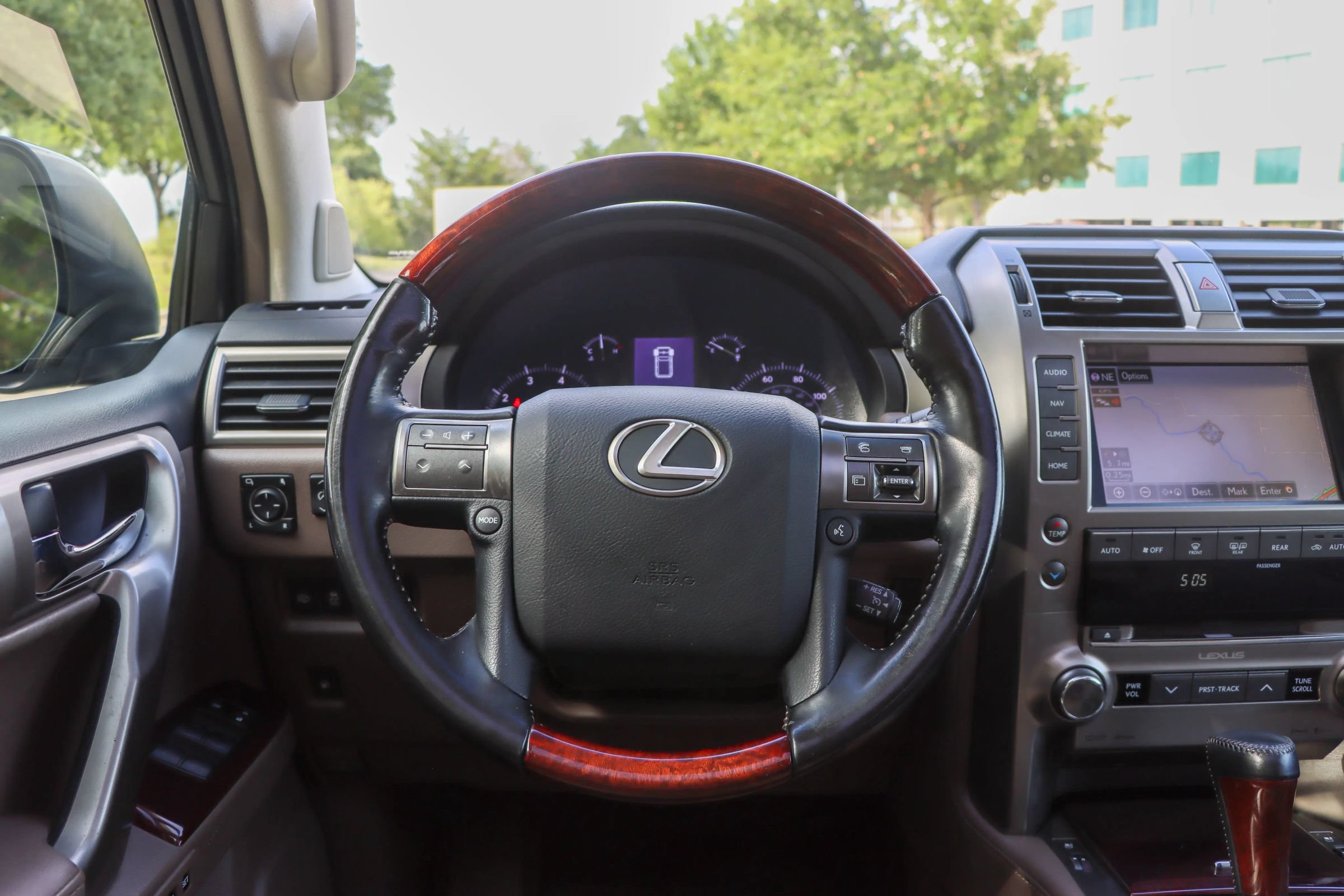 Used 2016 Lexus GX 460 w/ Premium Package AWD/4WD image 30