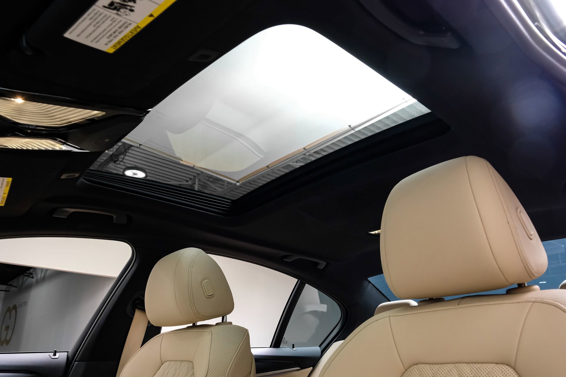 Used 2023 BMW 530e w/ M Sport Package image 5