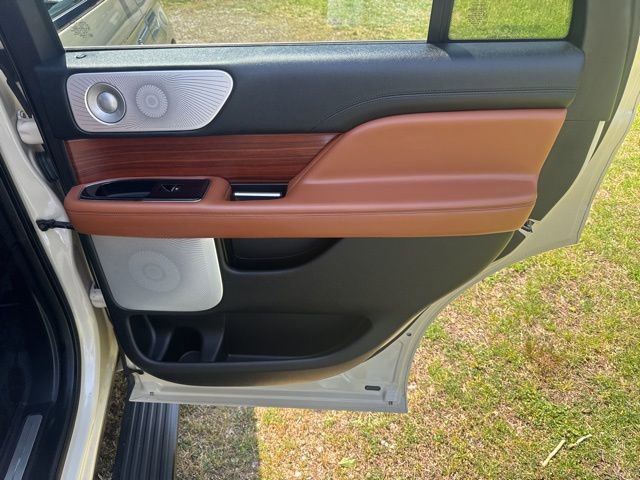 Used 2018 Lincoln Navigator Reserve w/ Technology Package AWD/4WD image 39